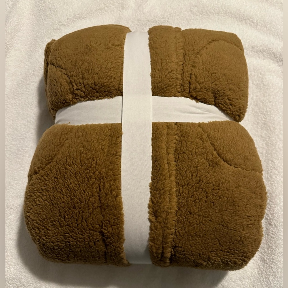 #610 - Pottery Barn Unisex Gingerbread Cozy Plush Teddy Bear Holiday Robe - Picture 7 of 15